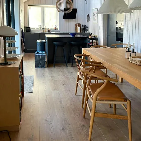 Cozy New Vacation Near The Water بيت للعطل